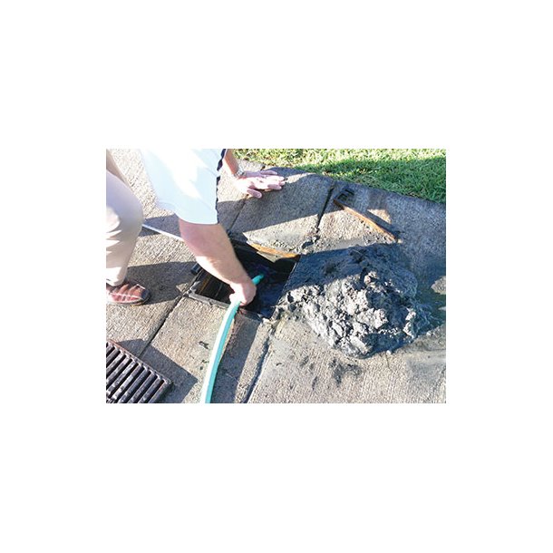 Drain blaster cleaning nozzle